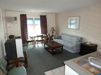 Airport Inn Lakeside Winfield Exterior photo